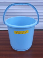 汁物の食べ残しなど、水分と固形物を分けるのに便利です。(ざるとセットで使います)