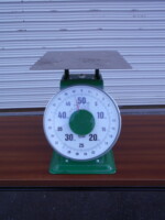 分別ステーションで回収した、ごみを計量する。
(町田市イベントごみ減量支援事業報告書に記入)