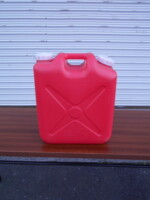 手を洗う水入れなどに。